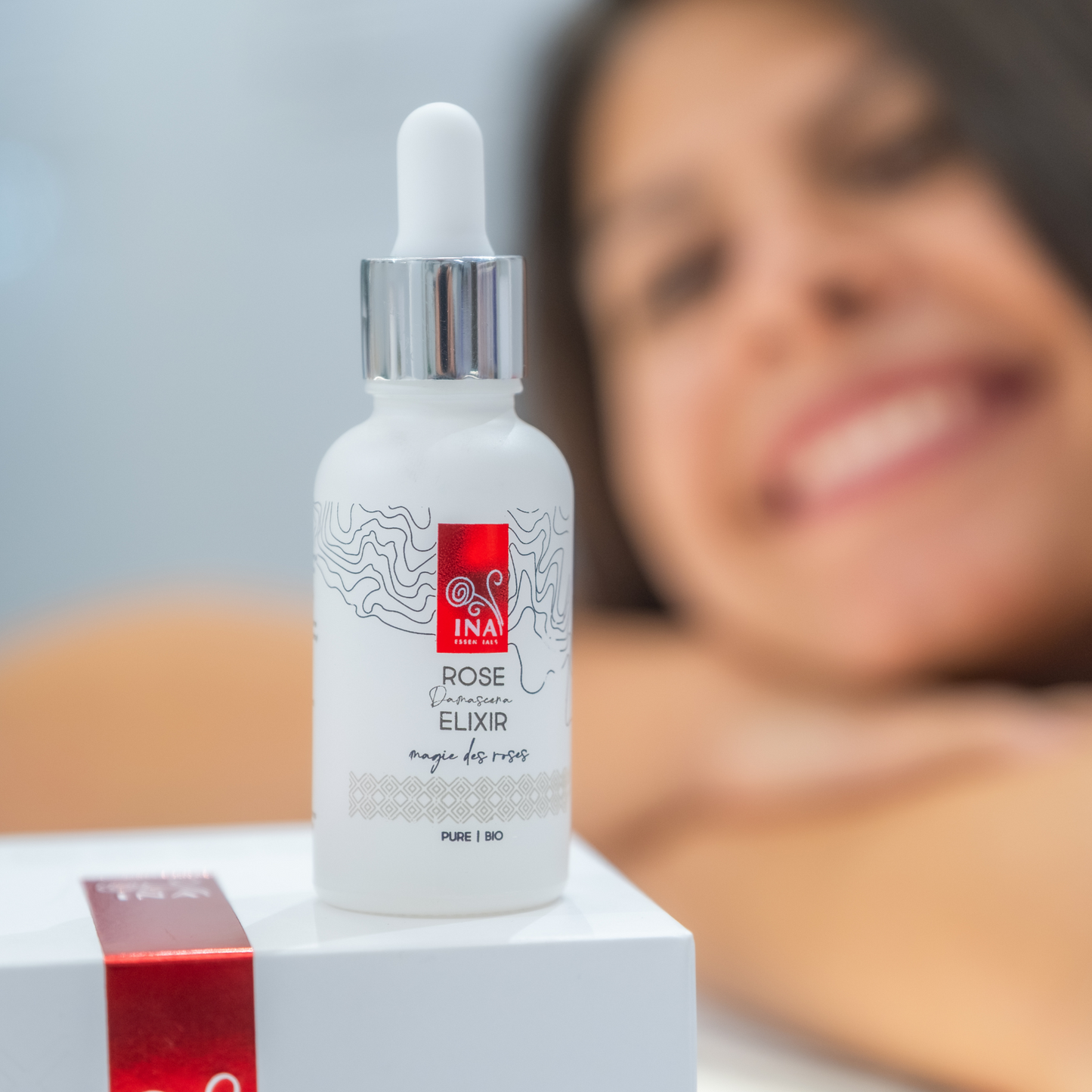 Cumpără 2 seruri de față anti-îmbătrânire și primești 1 cremă hidratantă