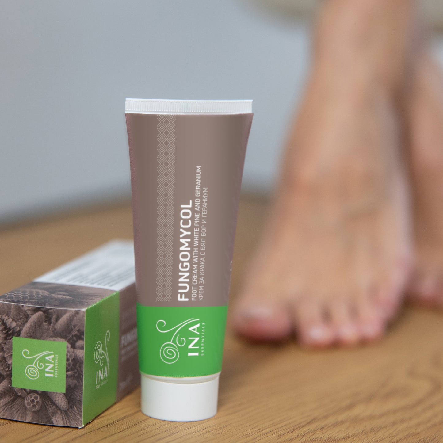 Cumpără 2 creme pentru ciuperca unghiilor și piele uscată și crăpată și primești gratuit 1 apă organică de pin alb