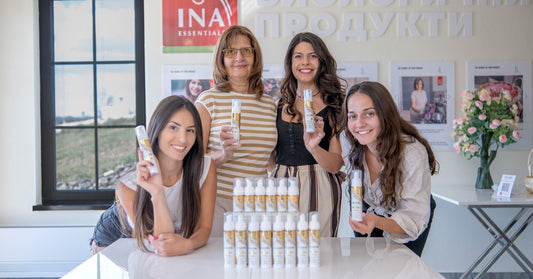 Femeile din familia InaEssentials cu spuma intimă FloraSync Active, igiena intimă