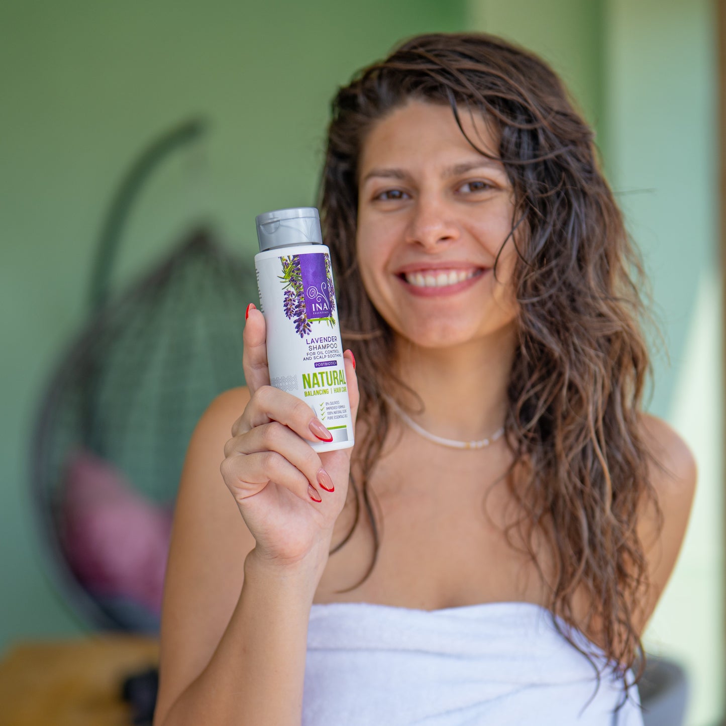 Cumpără 2 Hydrobiotic cu Lavandă și primești gratuit un șampon cu lavandă, un ulei esențial și săruri de baie